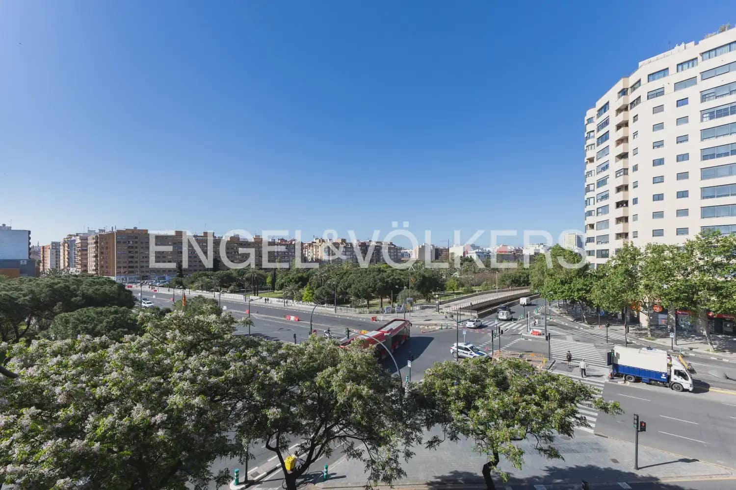 2 sovrum Lägenhet till salu i Valencia stad med garage - 355 000 € (Ref: 9897517)