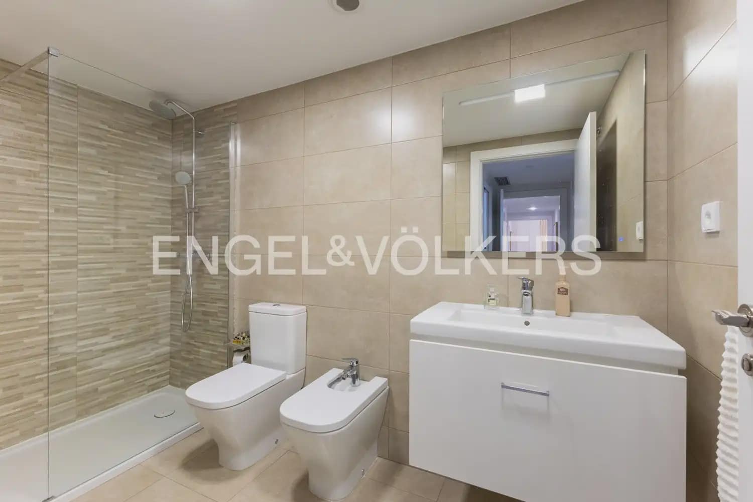 Piso de 3 habitaciones en València ciudad en venta con piscina garaje - 795.000 € (Ref: 9897522)