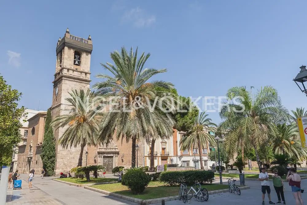 4 slaapkamer Flat te huur in Valencia stad - € 2.000 (Ref: 9897523)