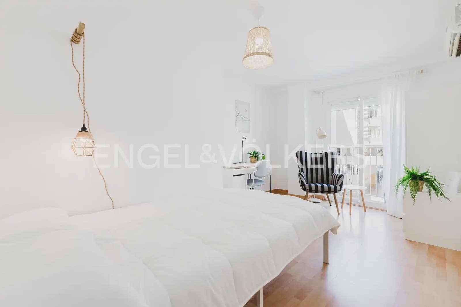 4 slaapkamer Flat te huur in Valencia stad - € 2.000 (Ref: 9897523)