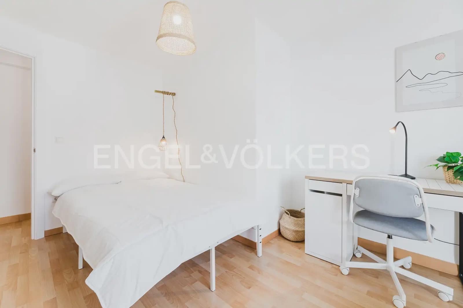 4 slaapkamer Flat te huur in Valencia stad - € 2.000 (Ref: 9897523)