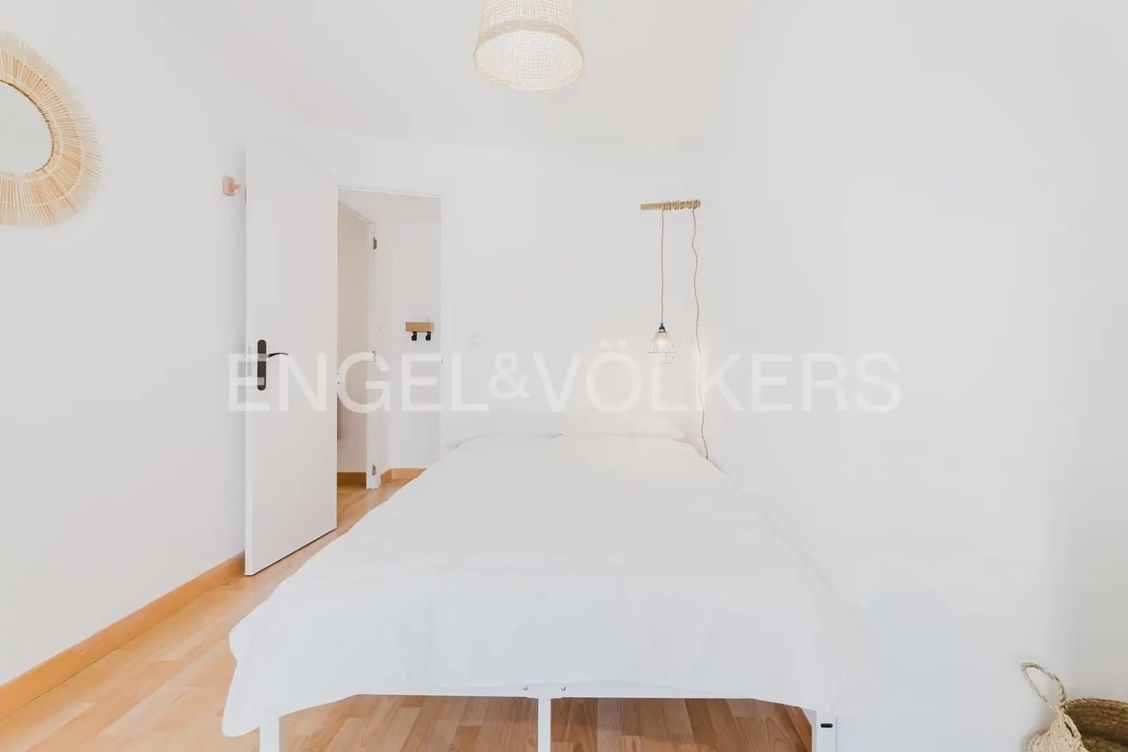 4 slaapkamer Flat te huur in Valencia stad - € 2.000 (Ref: 9897523)