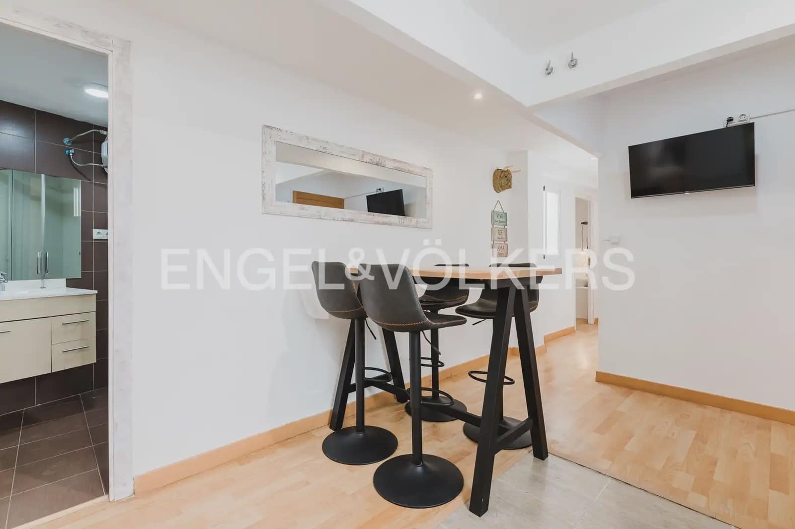4 slaapkamer Flat te huur in Valencia stad - € 2.000 (Ref: 9897523)