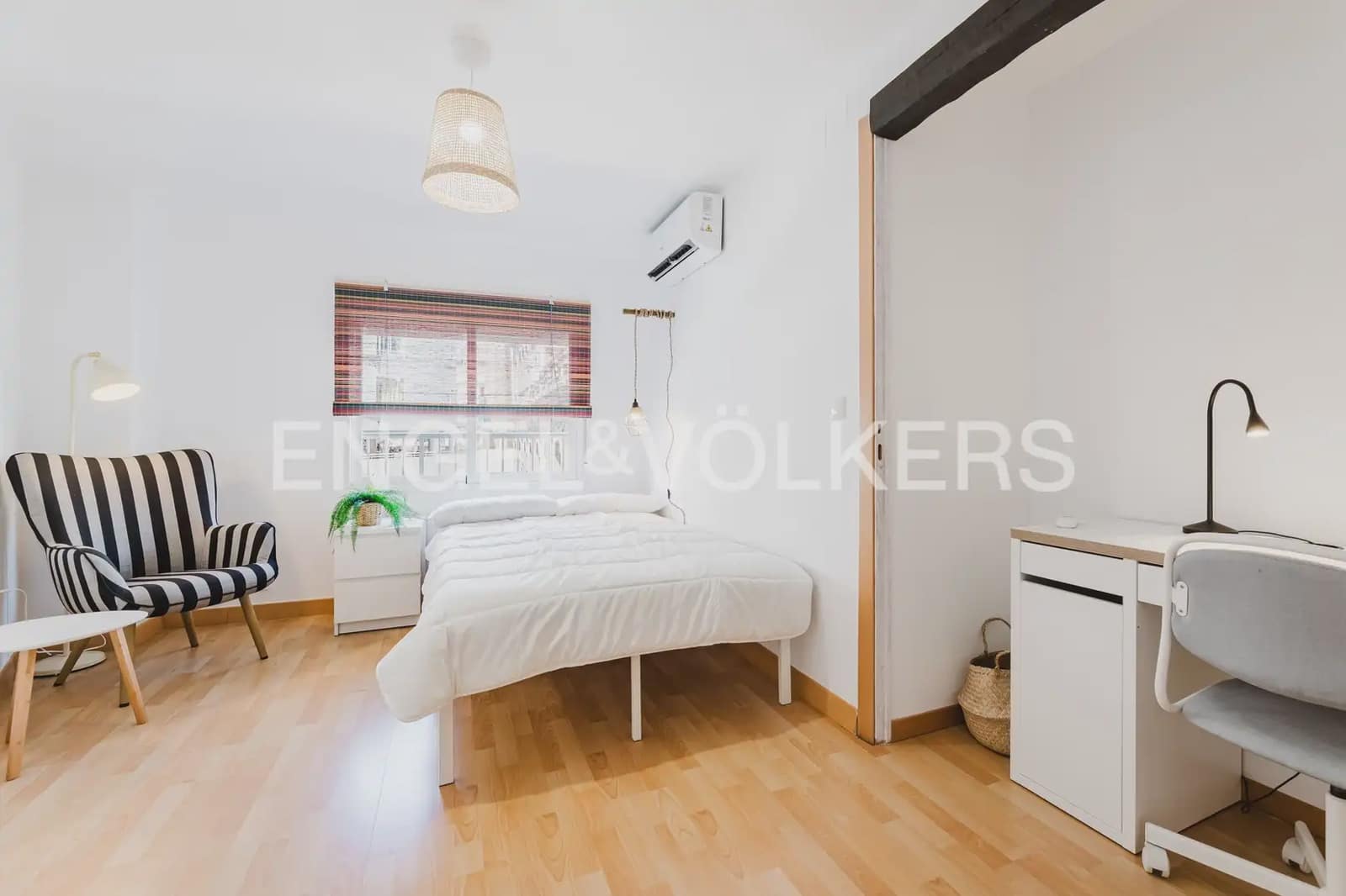 4 slaapkamer Flat te huur in Valencia stad - € 2.000 (Ref: 9897523)