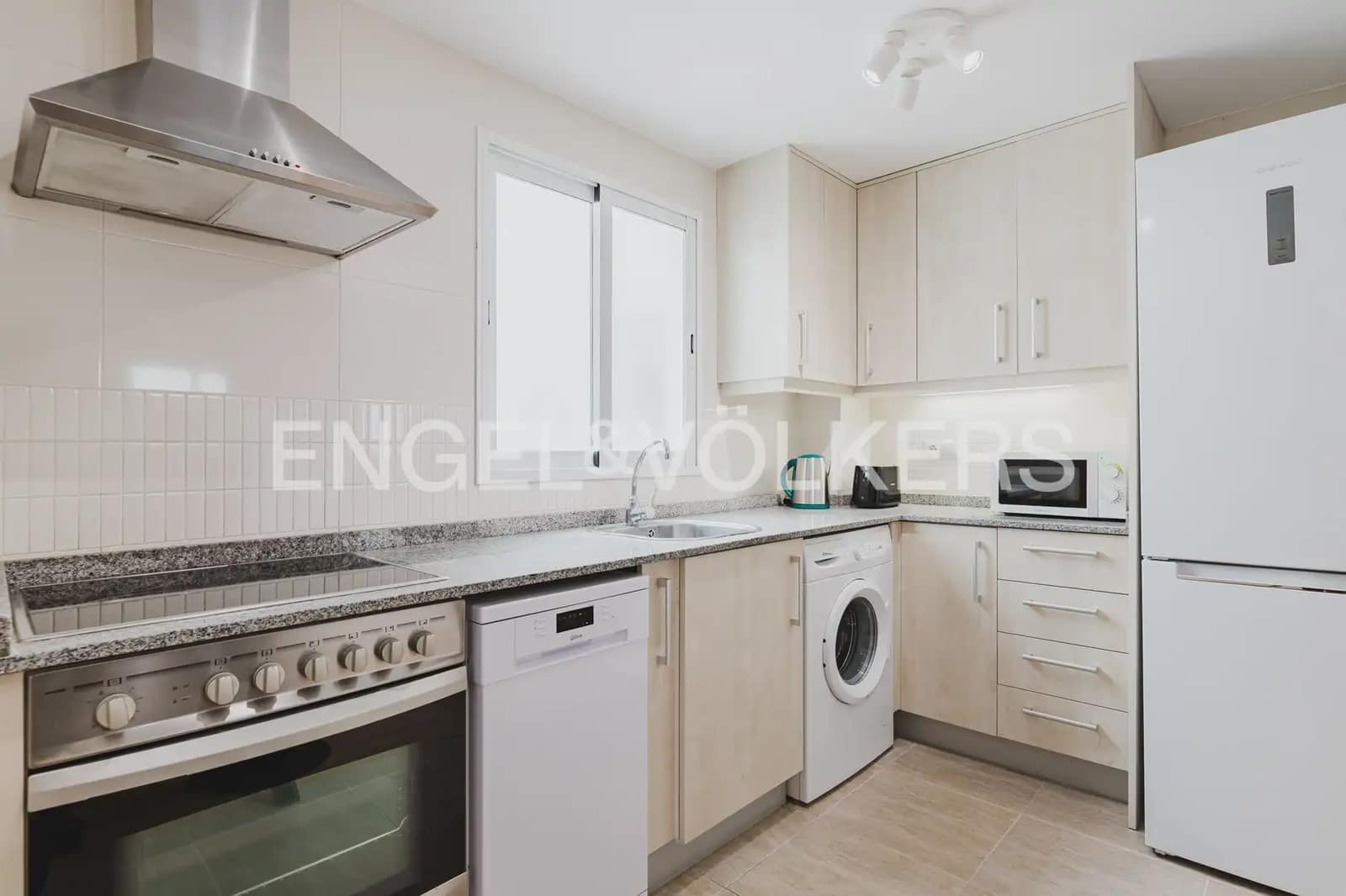 4 slaapkamer Flat te huur in Valencia stad - € 2.000 (Ref: 9897523)