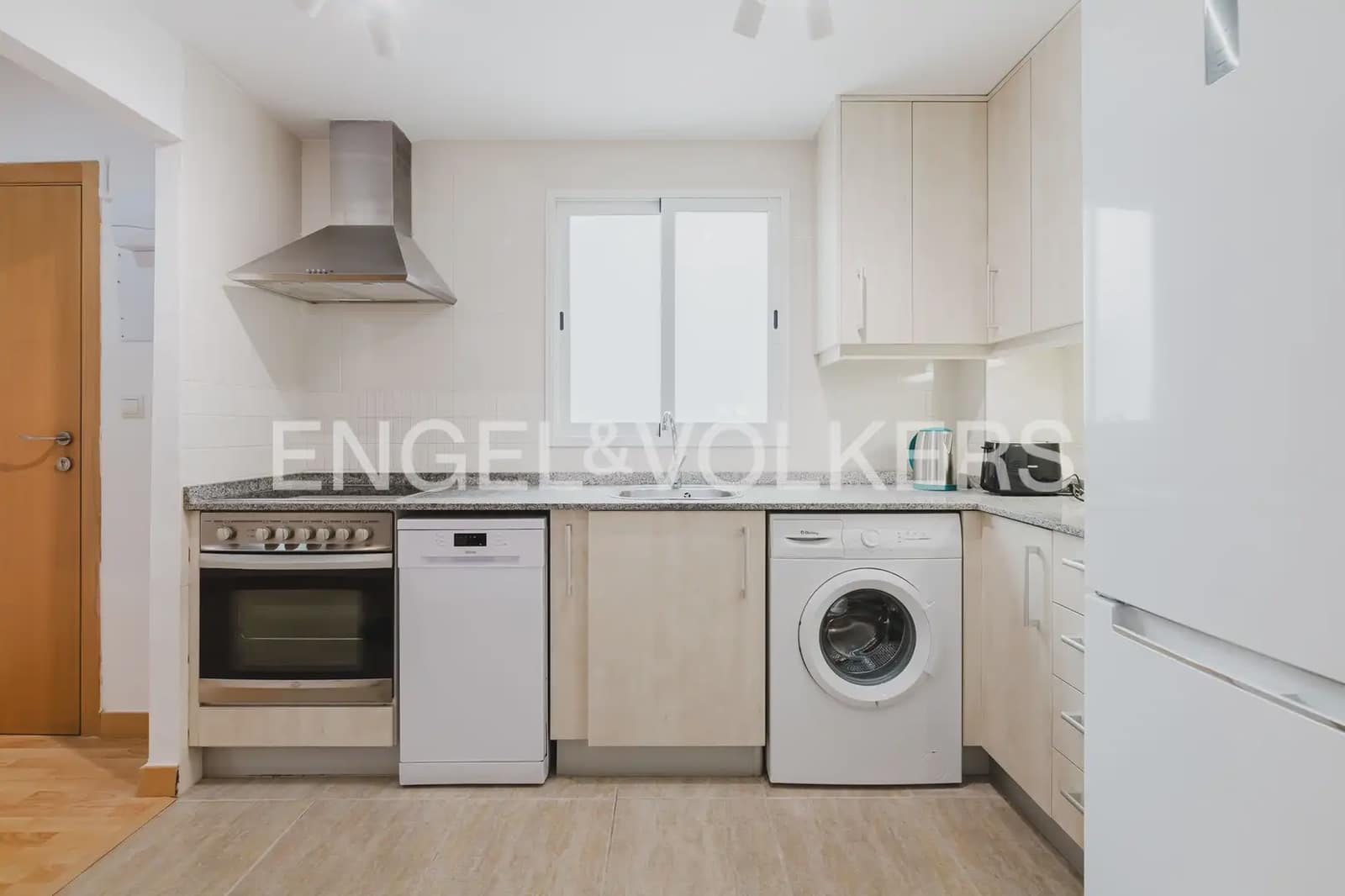 4 slaapkamer Flat te huur in Valencia stad - € 2.000 (Ref: 9897523)