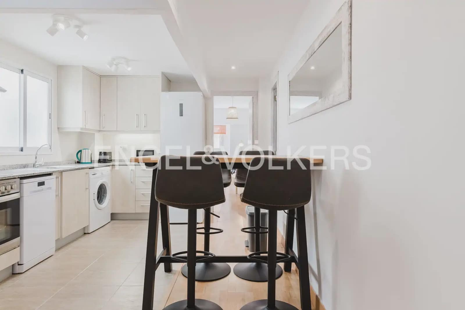 4 slaapkamer Flat te huur in Valencia stad - € 2.000 (Ref: 9897523)