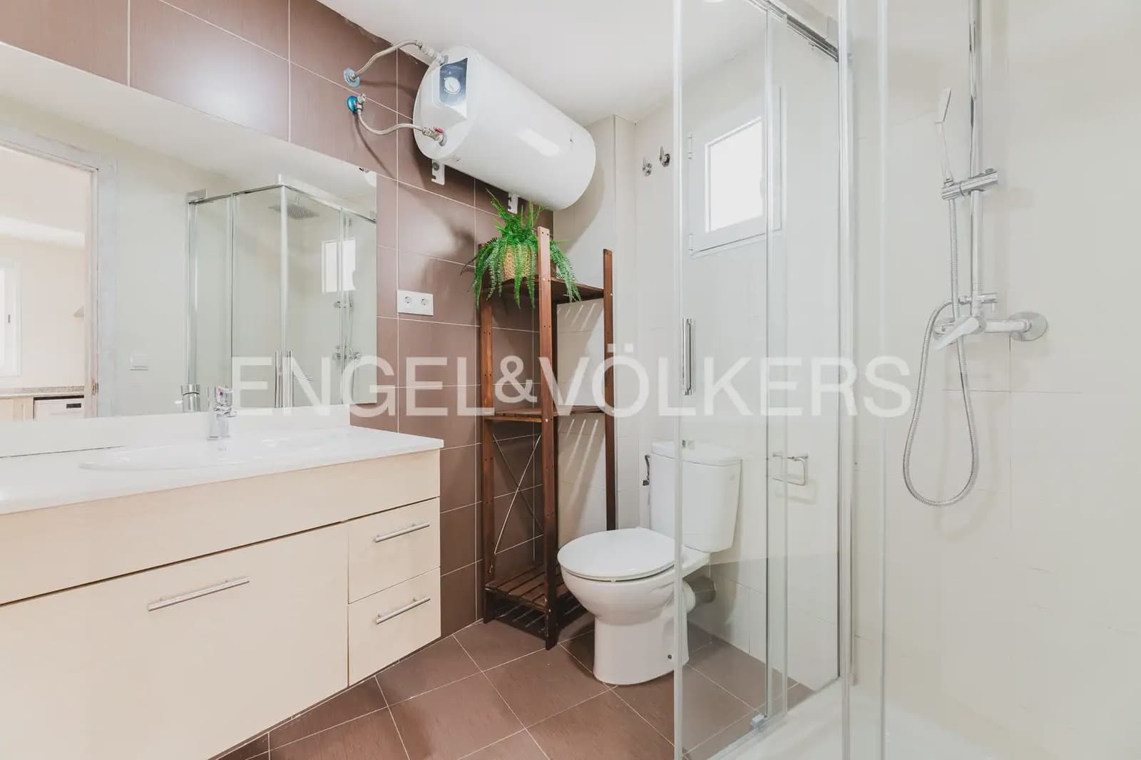 4 slaapkamer Flat te huur in Valencia stad - € 2.000 (Ref: 9897523)