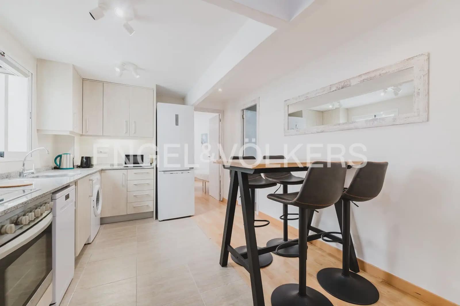 4 slaapkamer Flat te huur in Valencia stad - € 2.000 (Ref: 9897523)