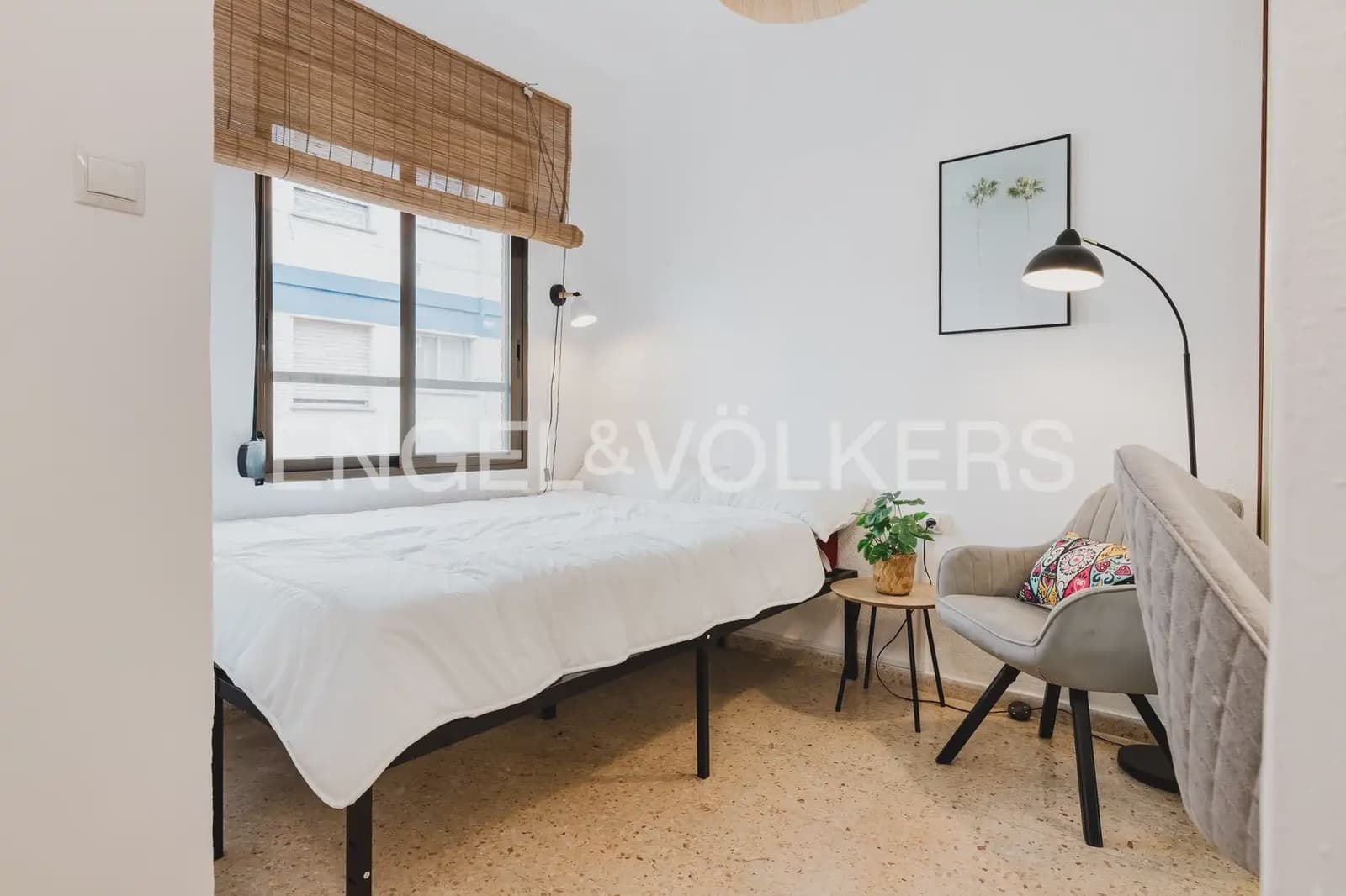 Piso de 4 habitaciones en València ciudad en alquiler - 2.000 € (Ref: 9897526)