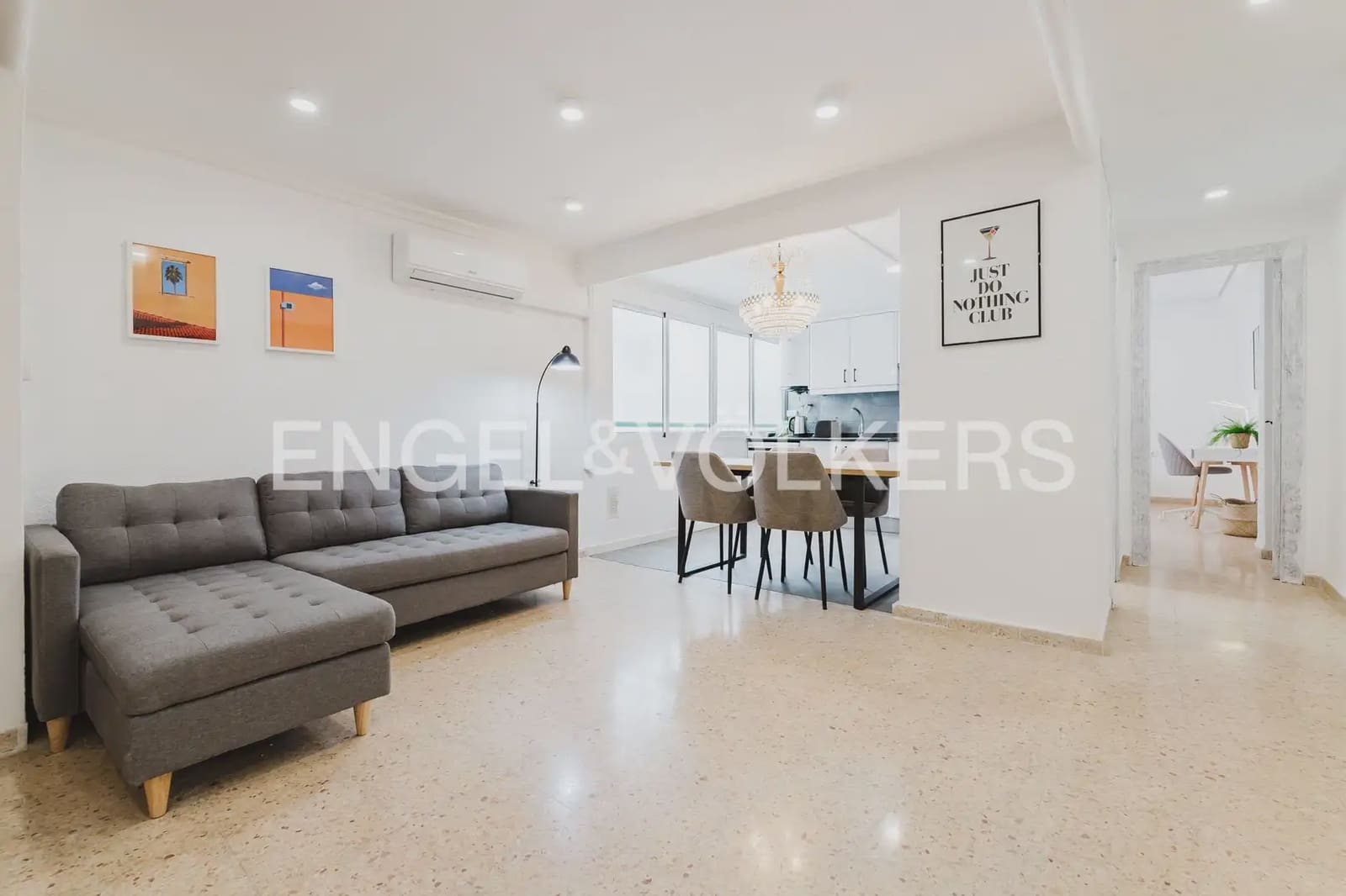 Piso de 4 habitaciones en València ciudad en alquiler - 2.000 € (Ref: 9897526)