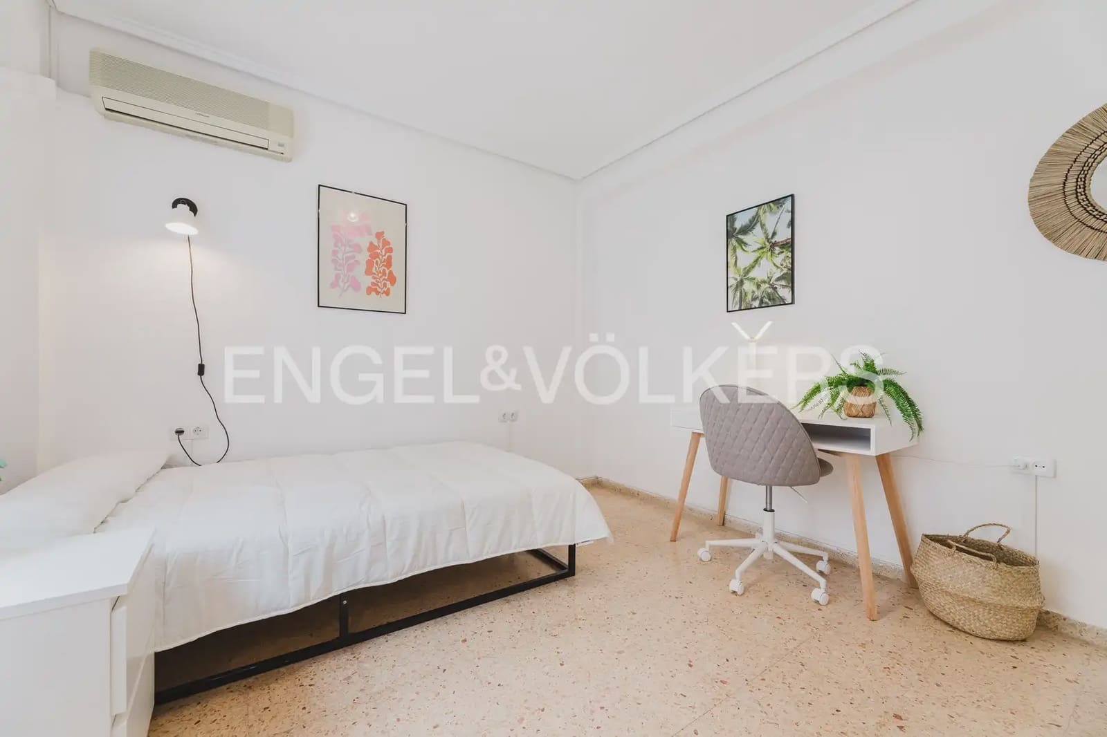 Piso de 4 habitaciones en València ciudad en alquiler - 2.000 € (Ref: 9897526)