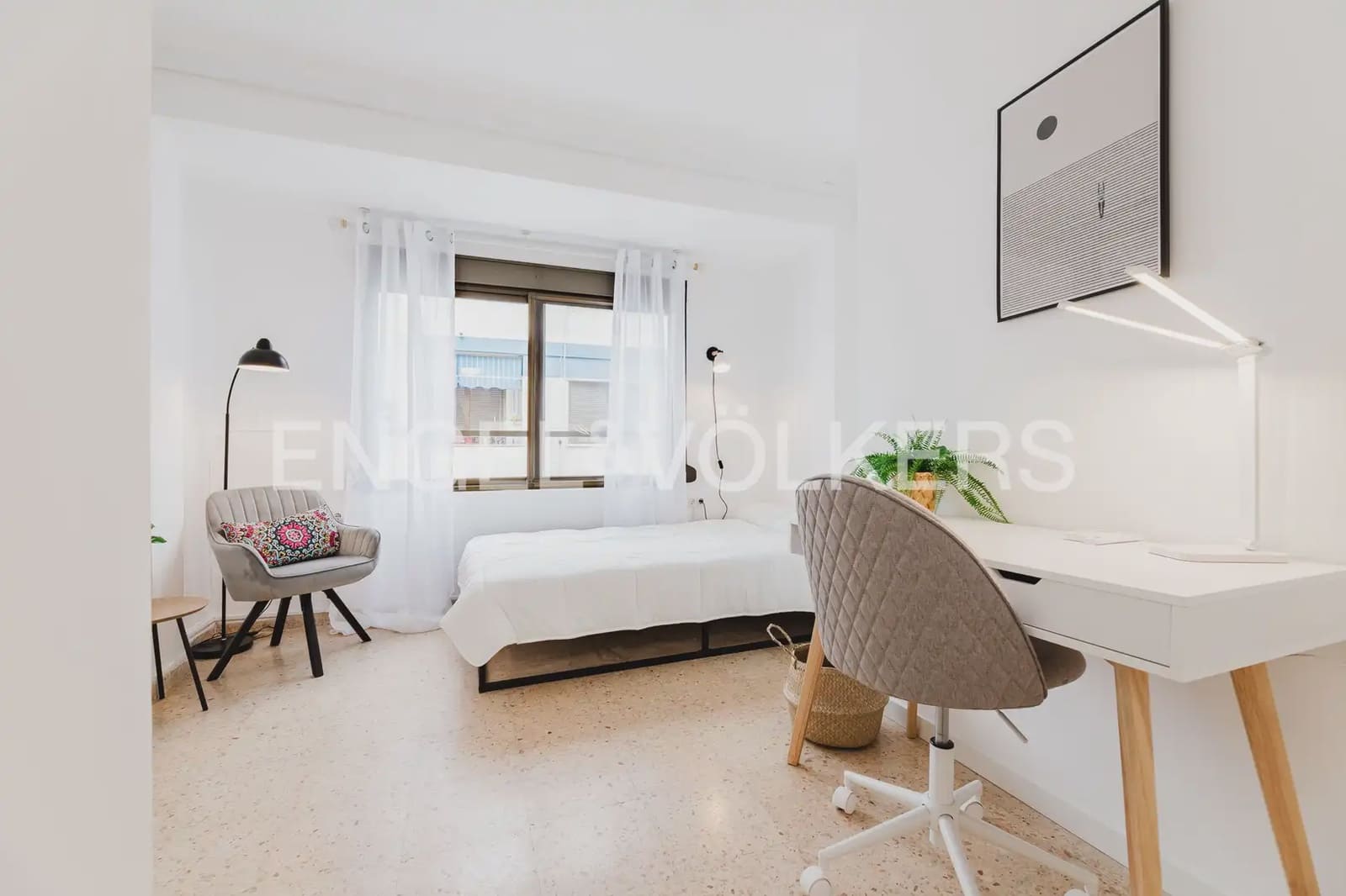 Piso de 4 habitaciones en València ciudad en alquiler - 2.000 € (Ref: 9897526)