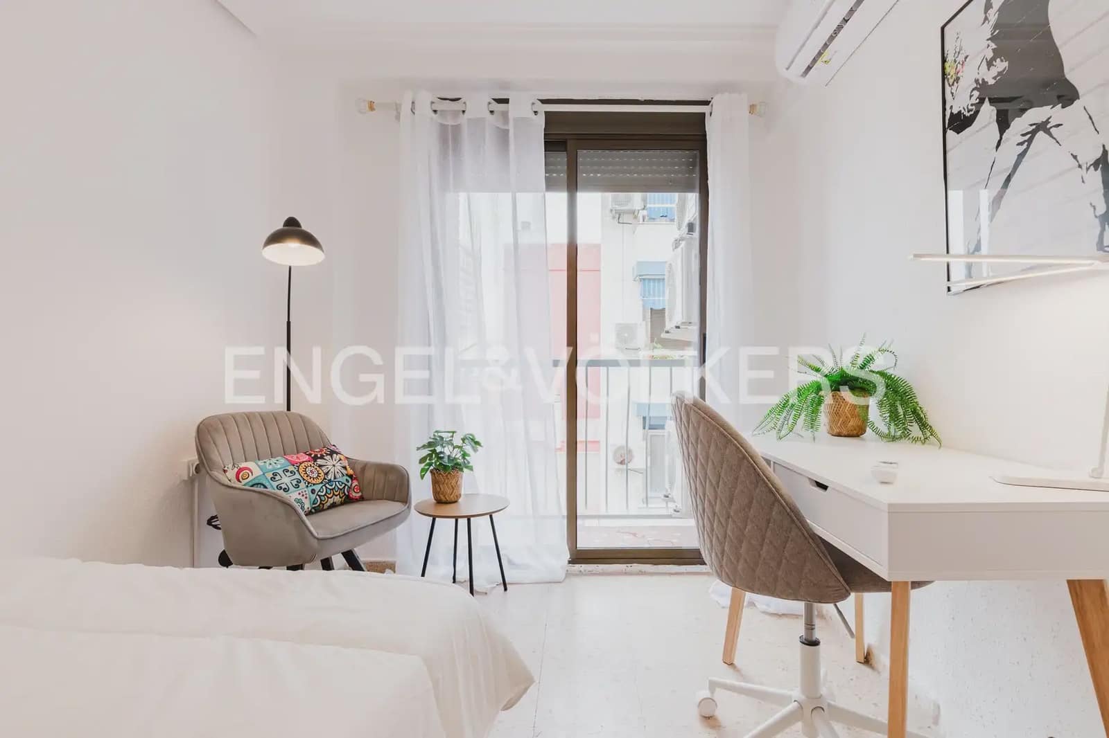 Piso de 4 habitaciones en València ciudad en alquiler - 2.000 € (Ref: 9897526)