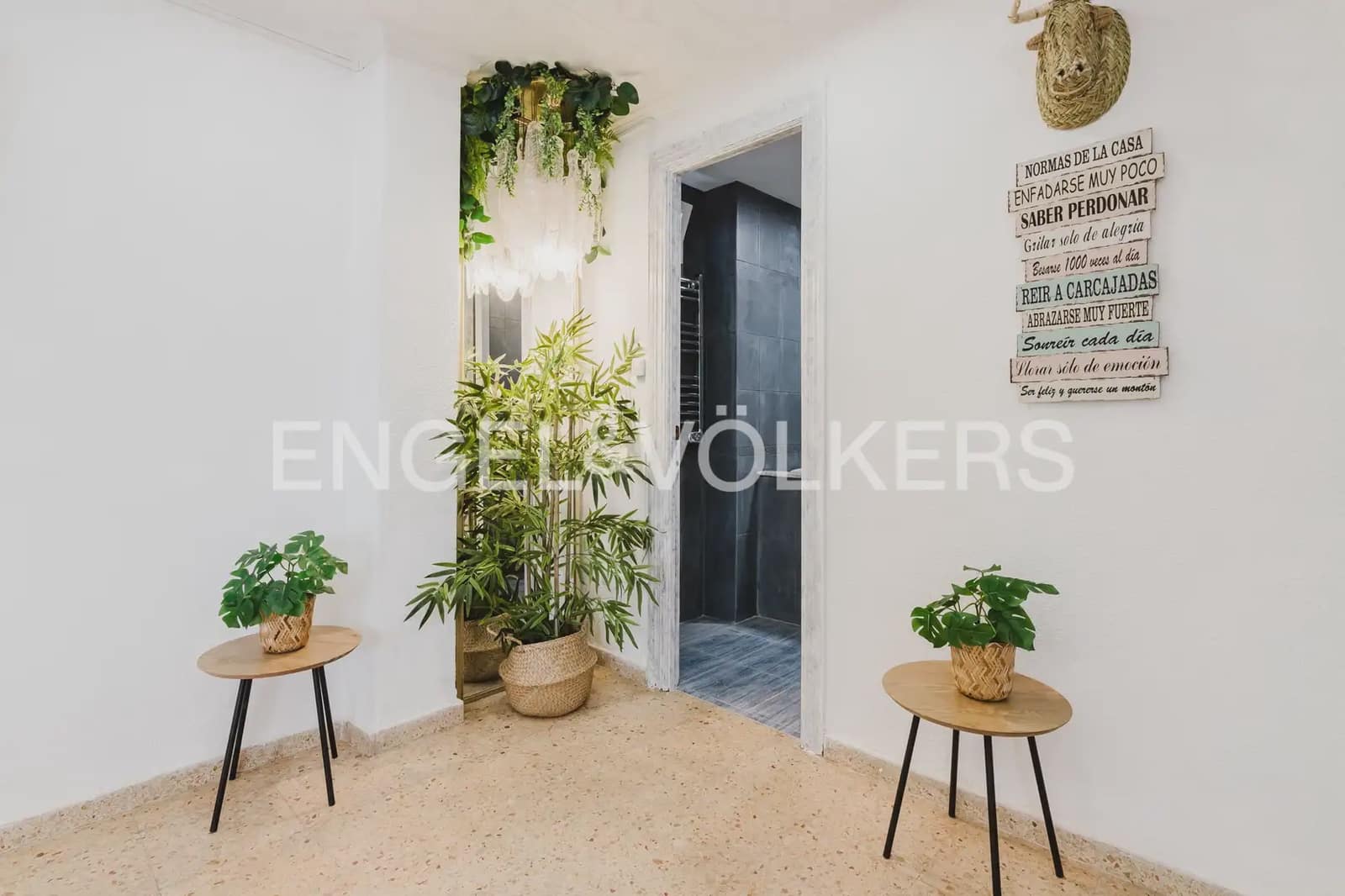 Piso de 4 habitaciones en València ciudad en alquiler - 2.000 € (Ref: 9897526)