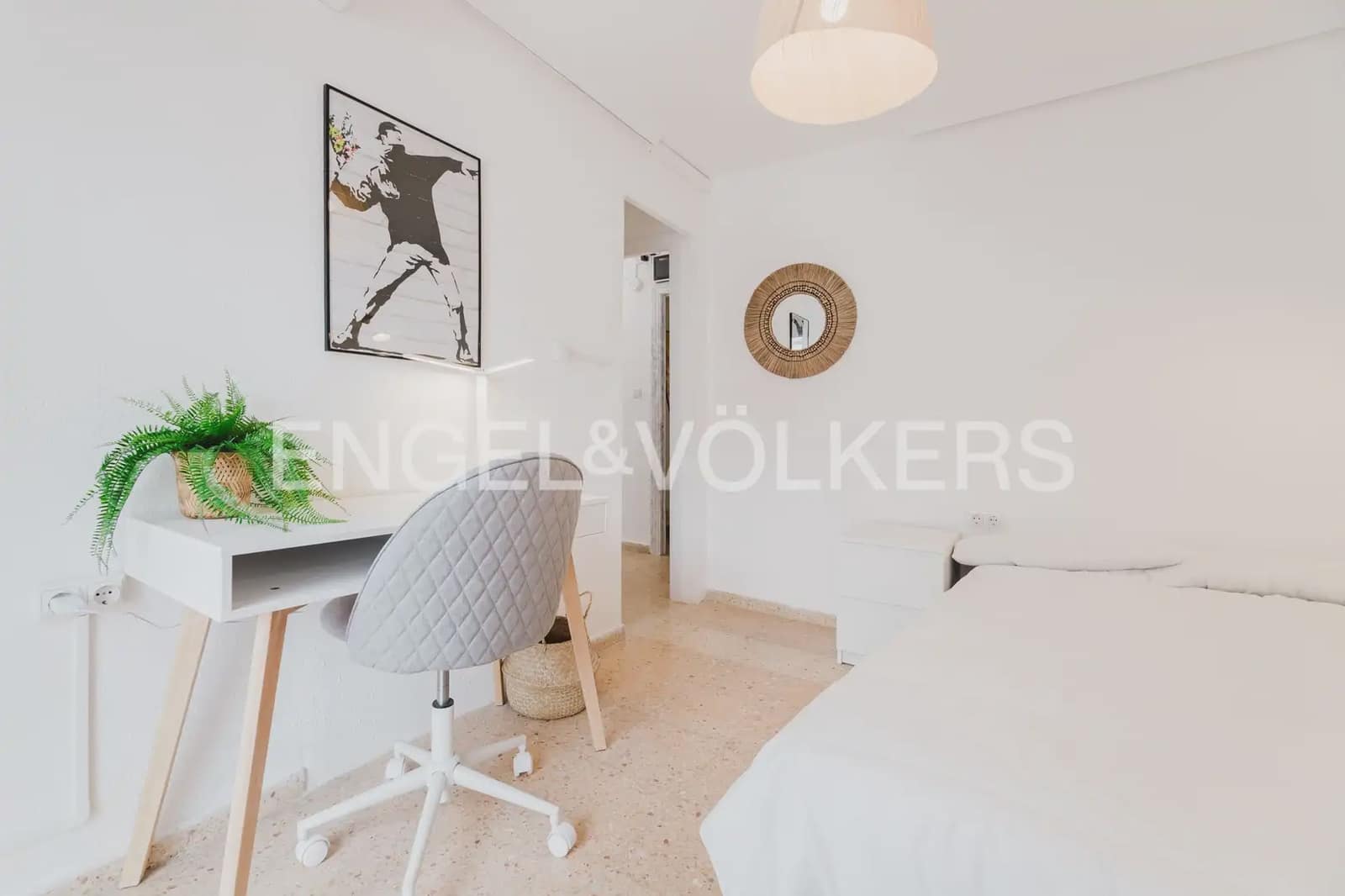 Piso de 4 habitaciones en València ciudad en alquiler - 2.000 € (Ref: 9897526)