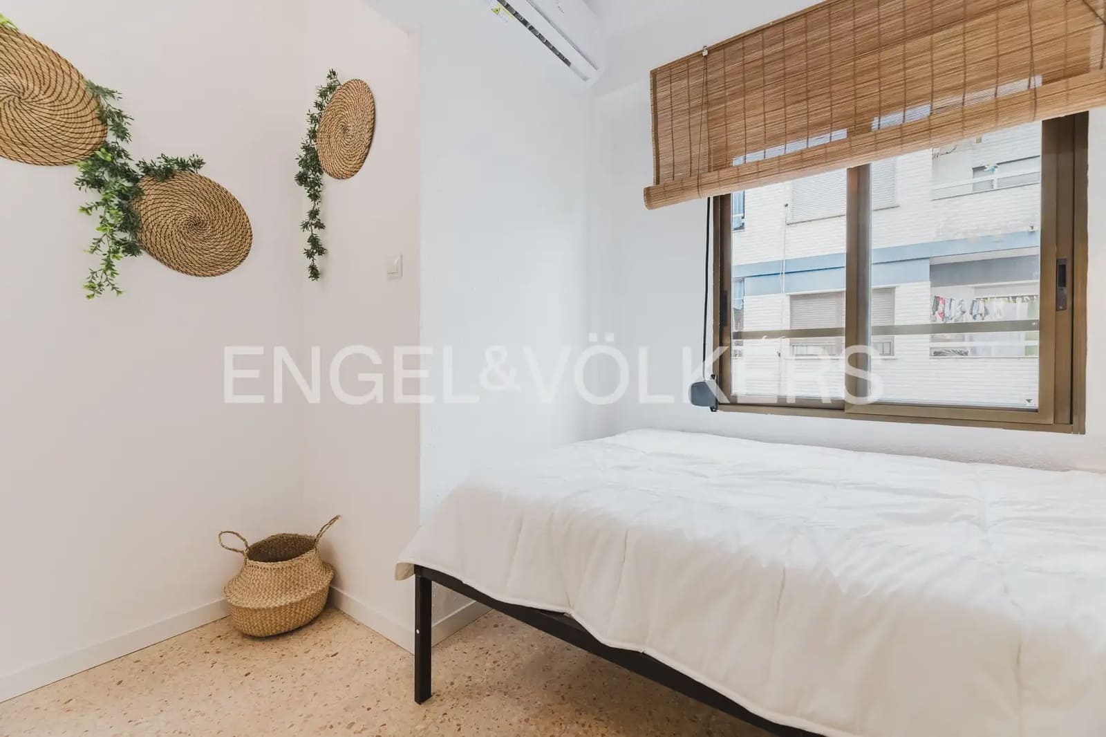 Piso de 4 habitaciones en València ciudad en alquiler - 2.000 € (Ref: 9897526)