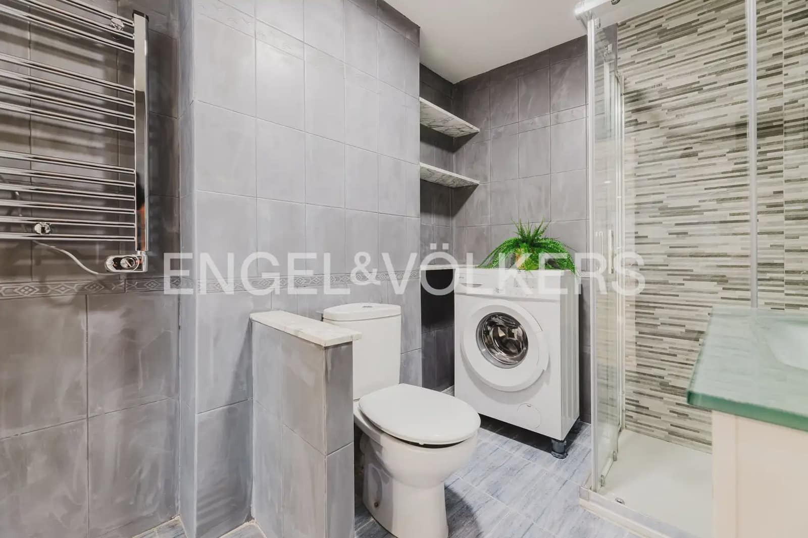 Piso de 4 habitaciones en València ciudad en alquiler - 2.000 € (Ref: 9897526)