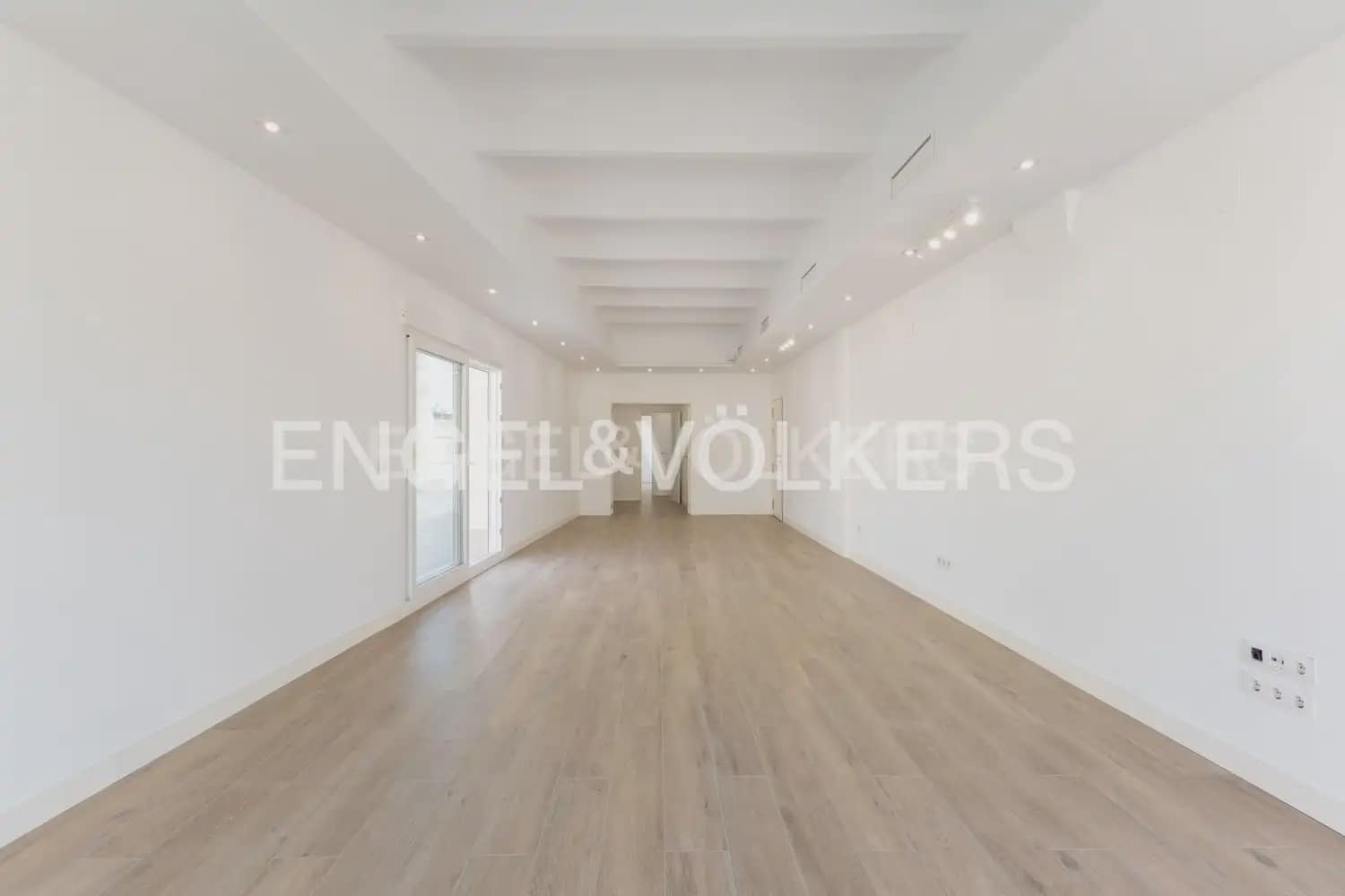 4 Zimmer Wohnung zu vermieten in Valencia Stadt - 10.000 € (Ref: 9897529)