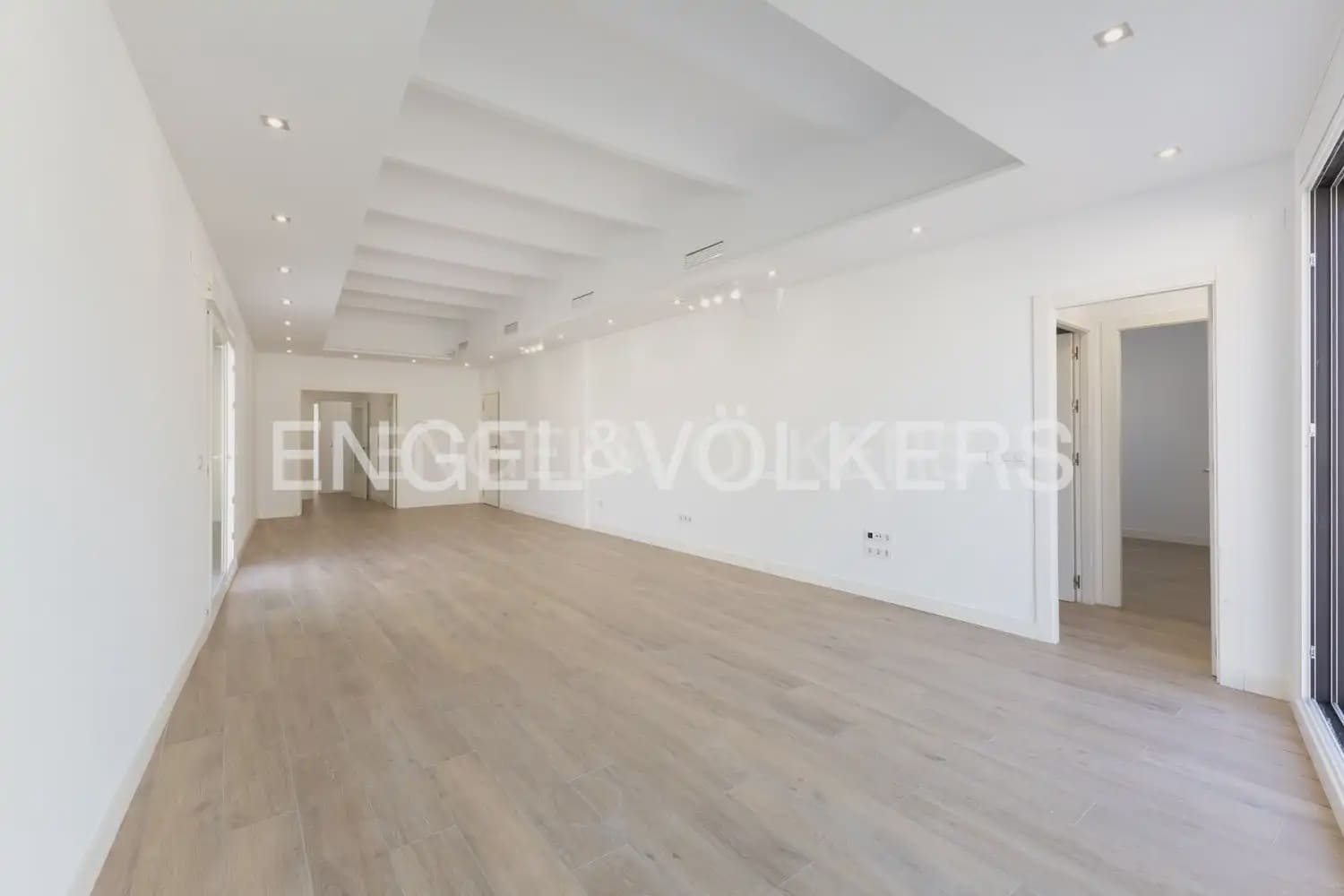 4 Zimmer Wohnung zu vermieten in Valencia Stadt - 10.000 € (Ref: 9897529)