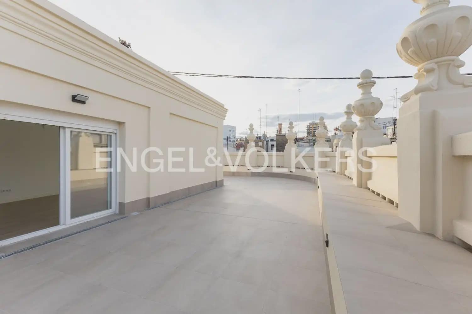 4 Zimmer Wohnung zu vermieten in Valencia Stadt - 10.000 € (Ref: 9897529)
