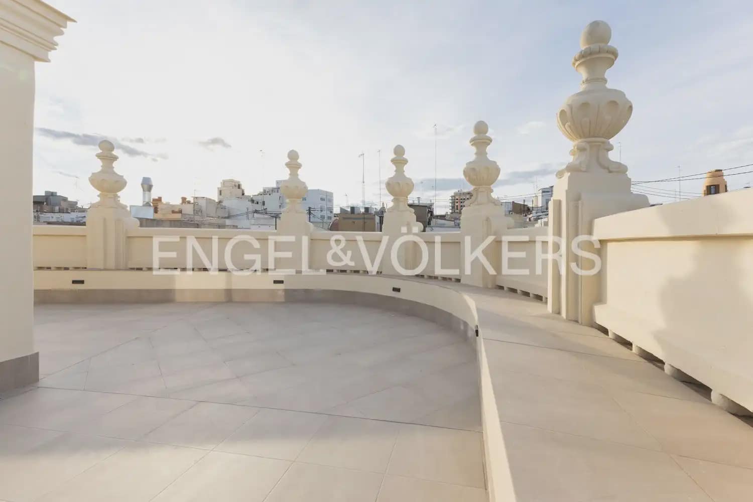 4 Zimmer Wohnung zu vermieten in Valencia Stadt - 10.000 € (Ref: 9897529)