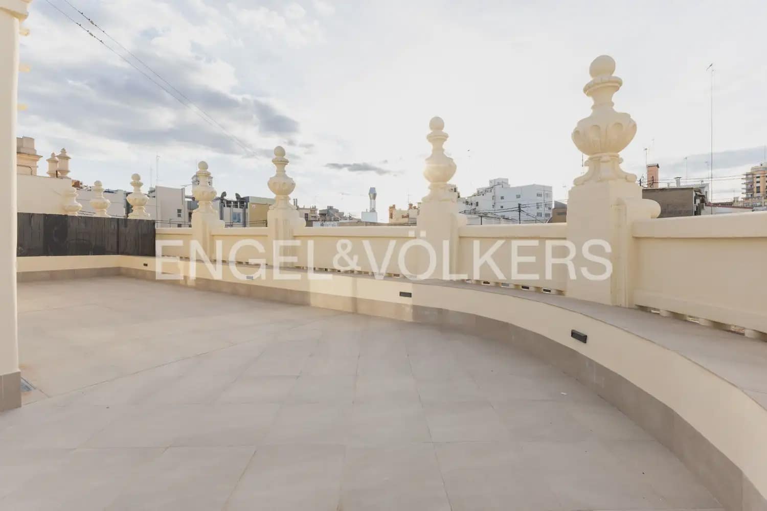 4 Zimmer Wohnung zu vermieten in Valencia Stadt - 10.000 € (Ref: 9897529)