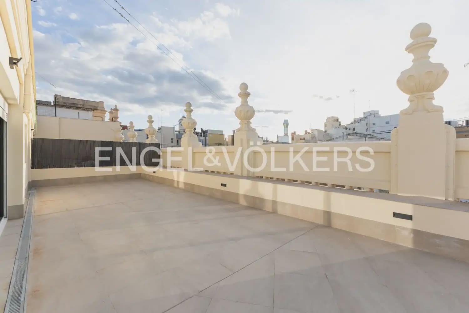 4 Zimmer Wohnung zu vermieten in Valencia Stadt - 10.000 € (Ref: 9897529)