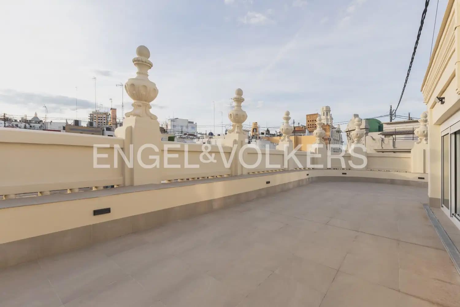 4 Zimmer Wohnung zu vermieten in Valencia Stadt - 10.000 € (Ref: 9897529)