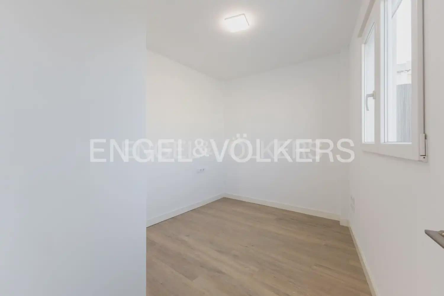 4 Zimmer Wohnung zu vermieten in Valencia Stadt - 10.000 € (Ref: 9897529)