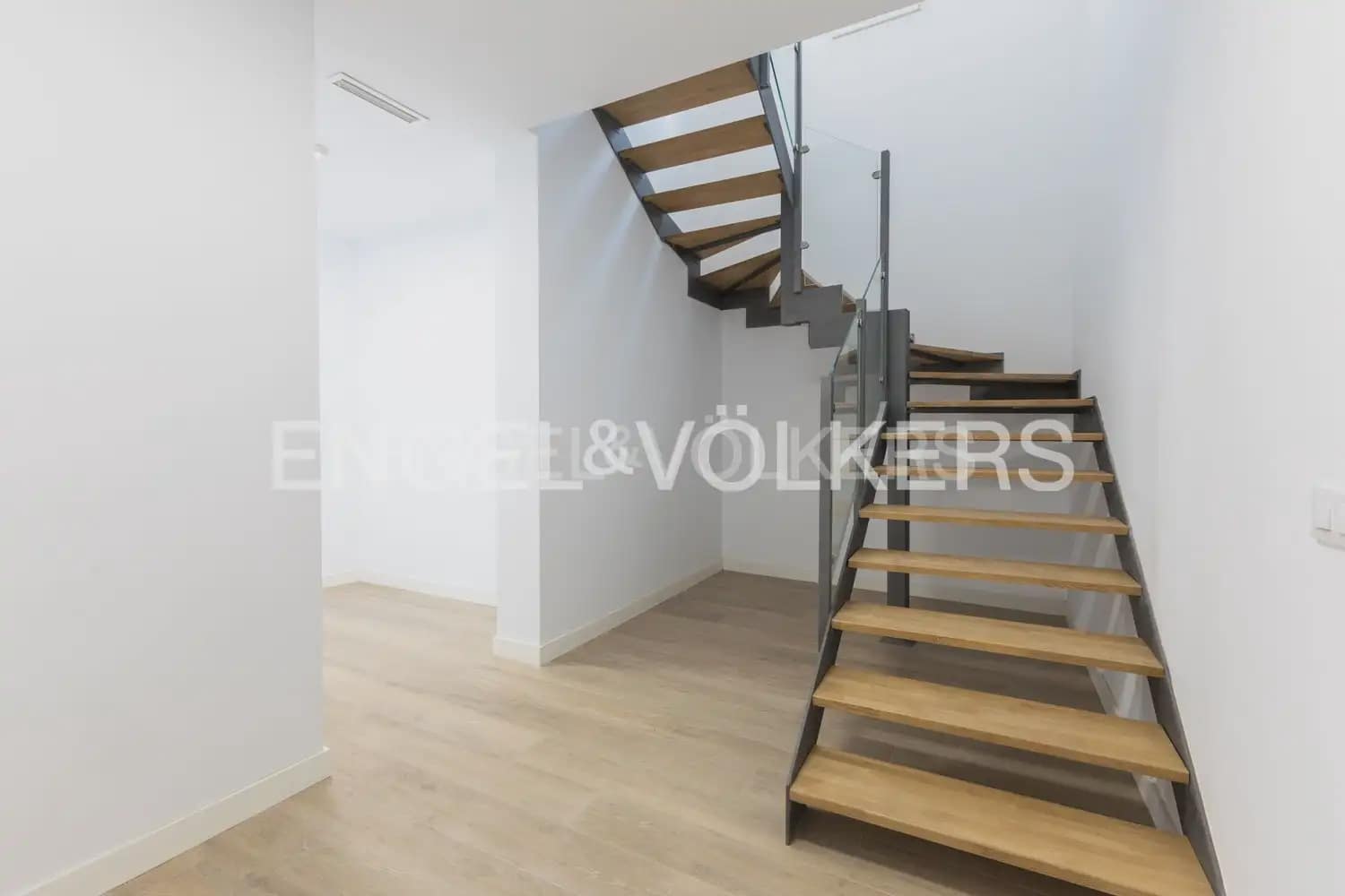 4 Zimmer Wohnung zu vermieten in Valencia Stadt - 10.000 € (Ref: 9897529)