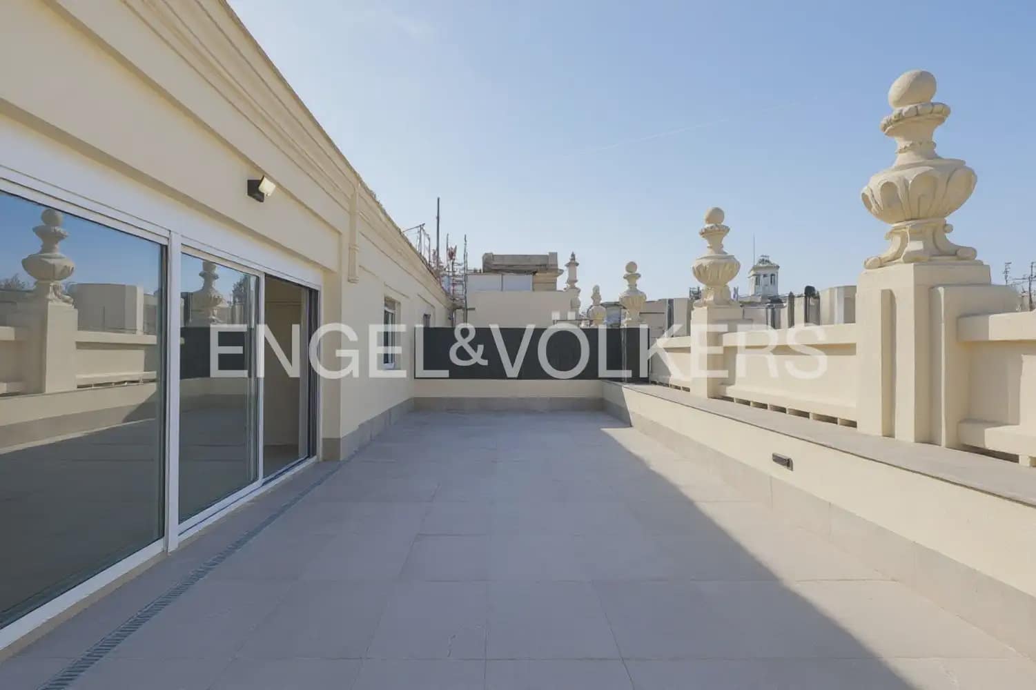 4 Zimmer Wohnung zu vermieten in Valencia Stadt - 10.000 € (Ref: 9897529)