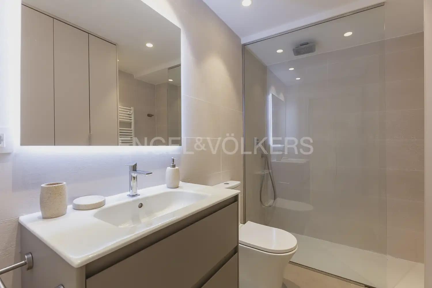 2 camera da letto Appartamento da affittare in Valencia citta con garage - 1.600 € (Rif: 9897530)