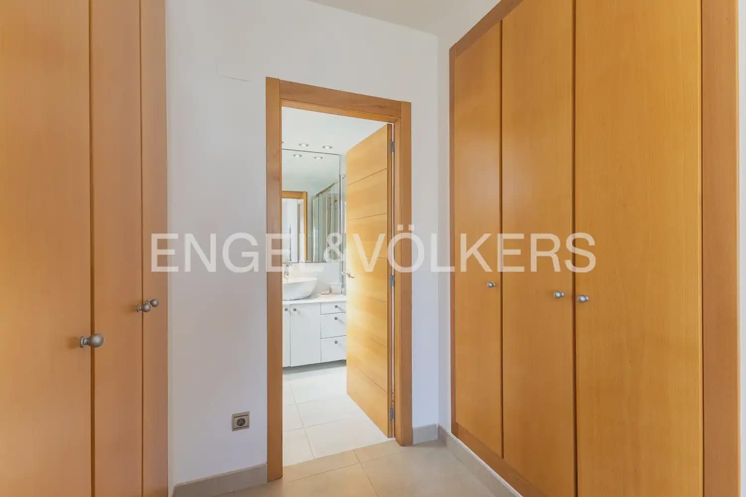4 bedroom Flat for rent in Oropesa  with pool garage - € 2,300 (Ref: 9897531)