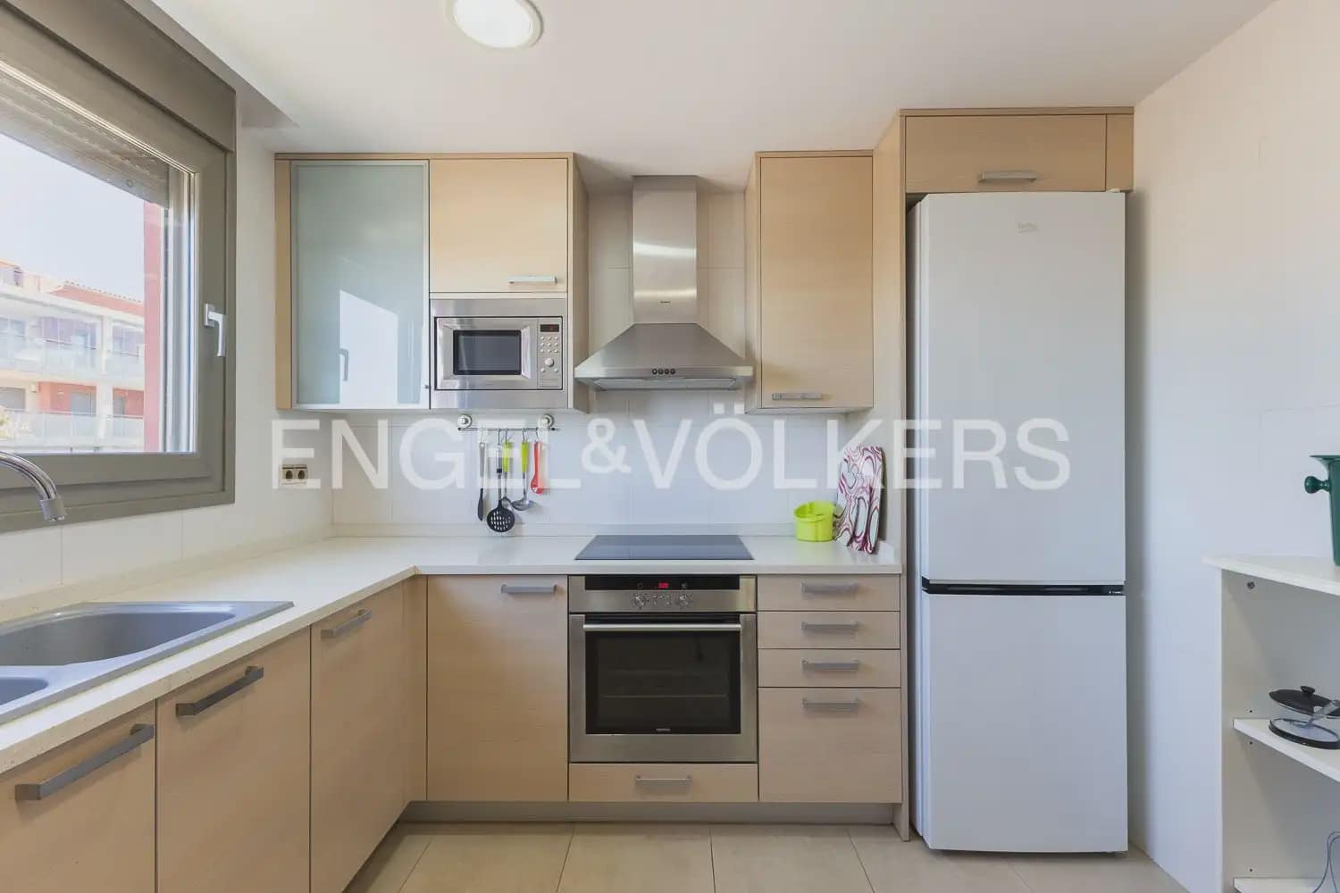 4 bedroom Flat for rent in Oropesa  with pool garage - € 2,300 (Ref: 9897531)