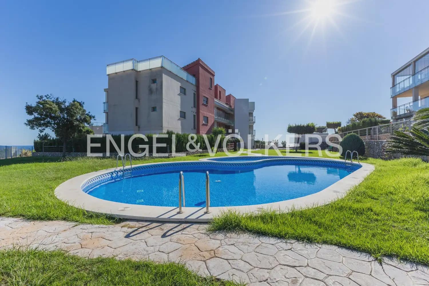 4 bedroom Flat for rent in Oropesa  with pool garage - € 2,300 (Ref: 9897531)