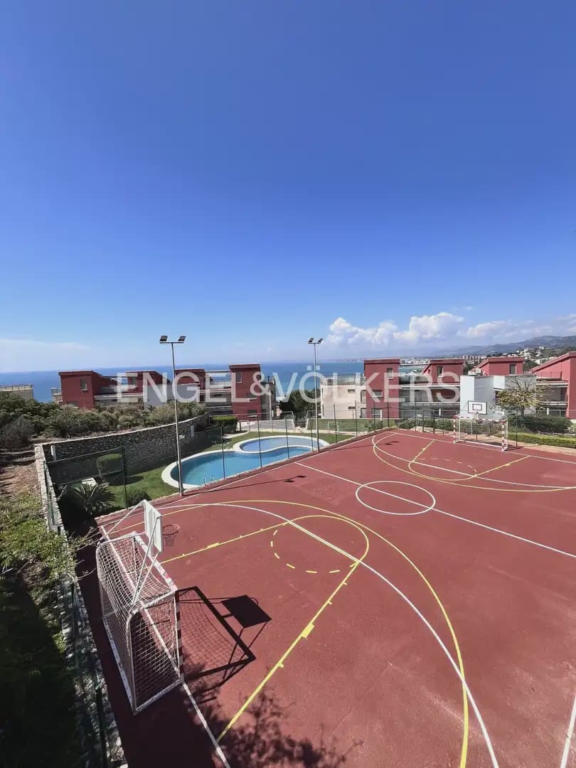4 bedroom Flat for rent in Oropesa  with pool garage - € 2,300 (Ref: 9897531)