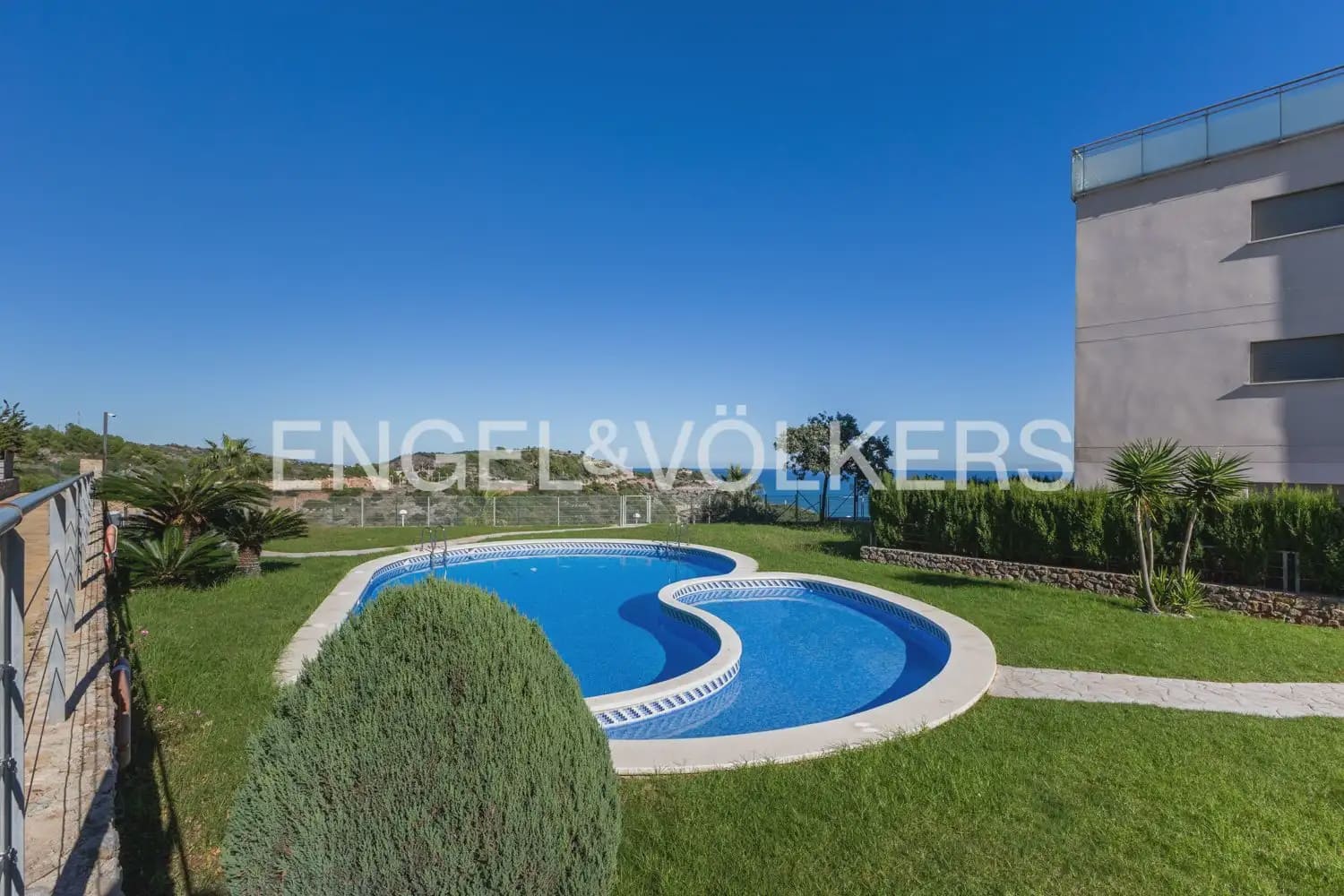 4 bedroom Flat for rent in Oropesa  with pool garage - € 2,300 (Ref: 9897531)