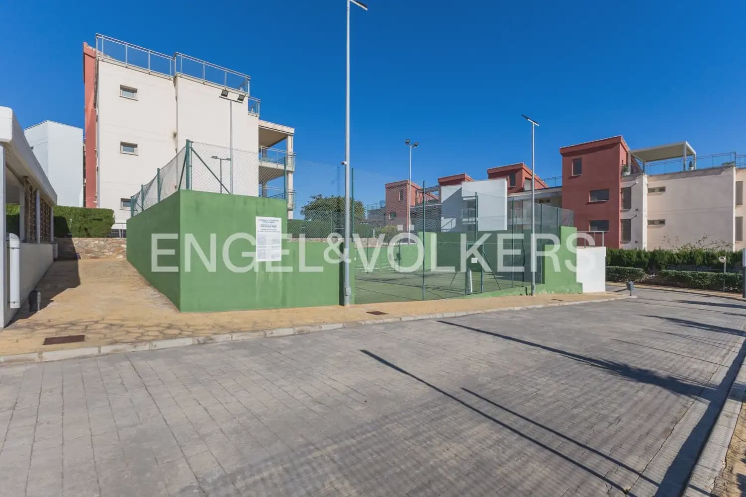 4 bedroom Flat for rent in Oropesa  with pool garage - € 2,300 (Ref: 9897531)