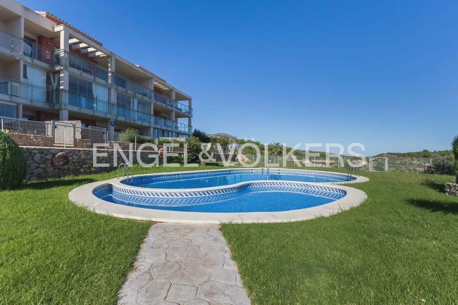4 bedroom Flat for rent in Oropesa  with pool garage - € 2,300 (Ref: 9897531)