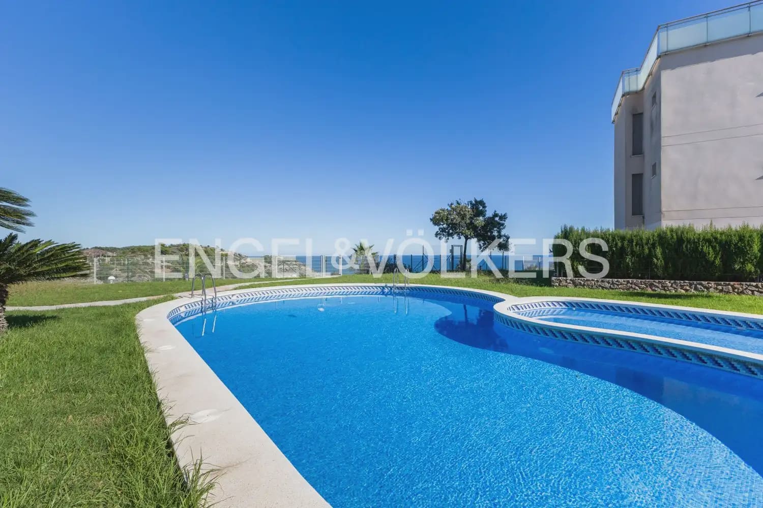 4 bedroom Flat for rent in Oropesa  with pool garage - € 2,300 (Ref: 9897531)