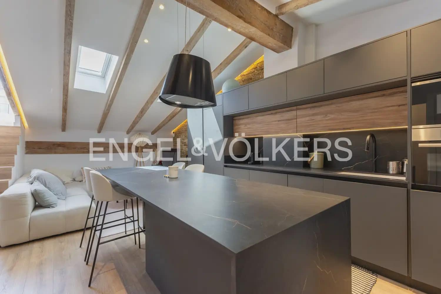 2 slaapkamer Flat te huur in Valencia stad - € 2.600 (Ref: 9897534)