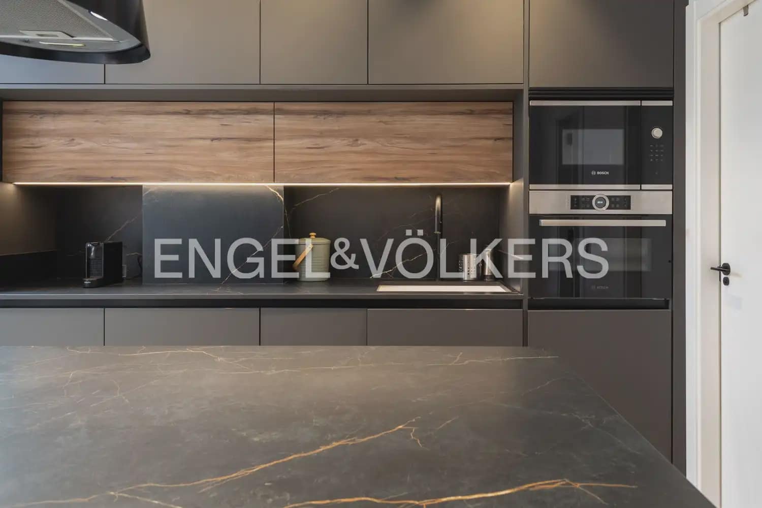 2 slaapkamer Flat te huur in Valencia stad - € 2.600 (Ref: 9897534)