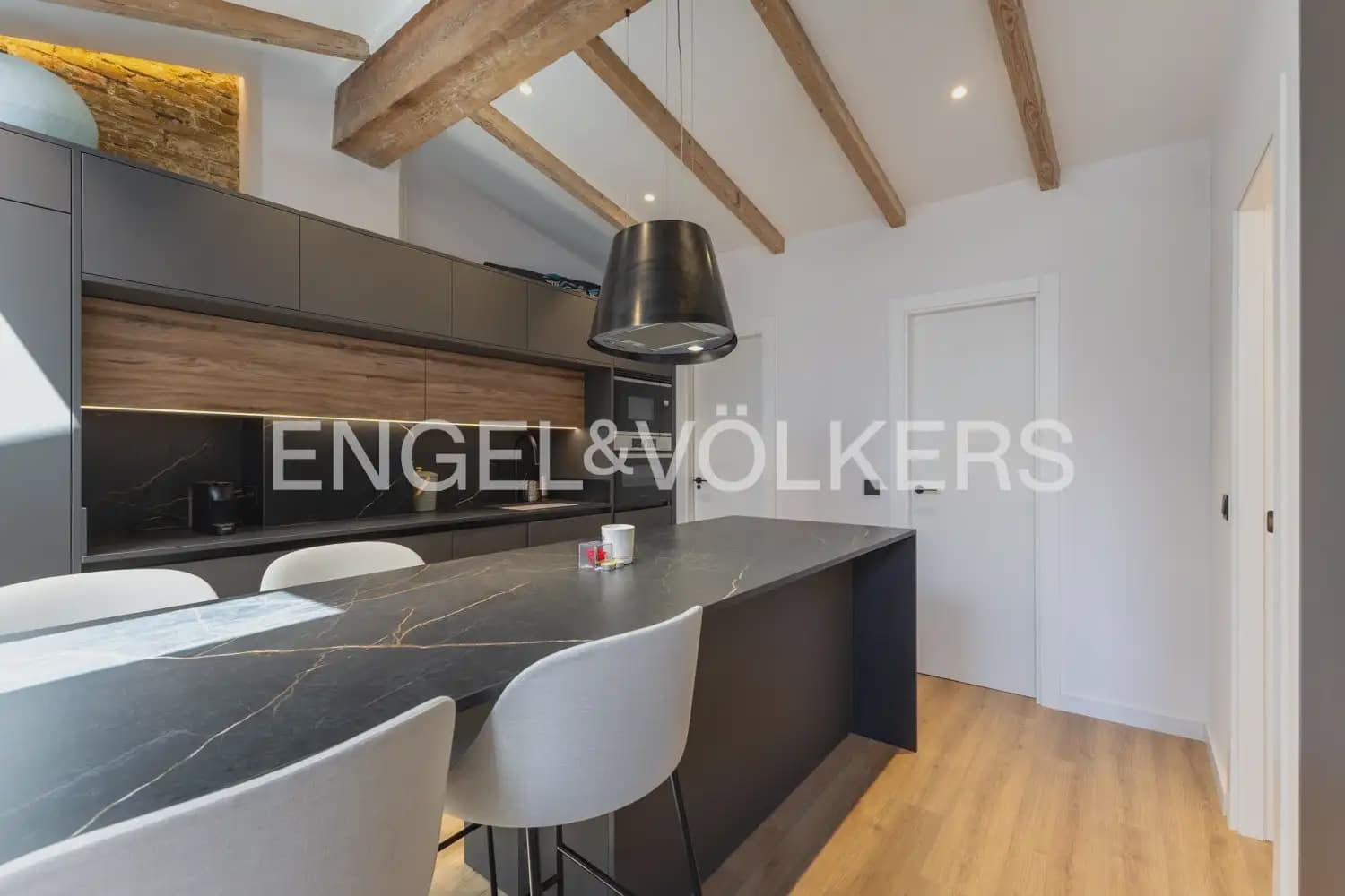 2 slaapkamer Flat te huur in Valencia stad - € 2.600 (Ref: 9897534)