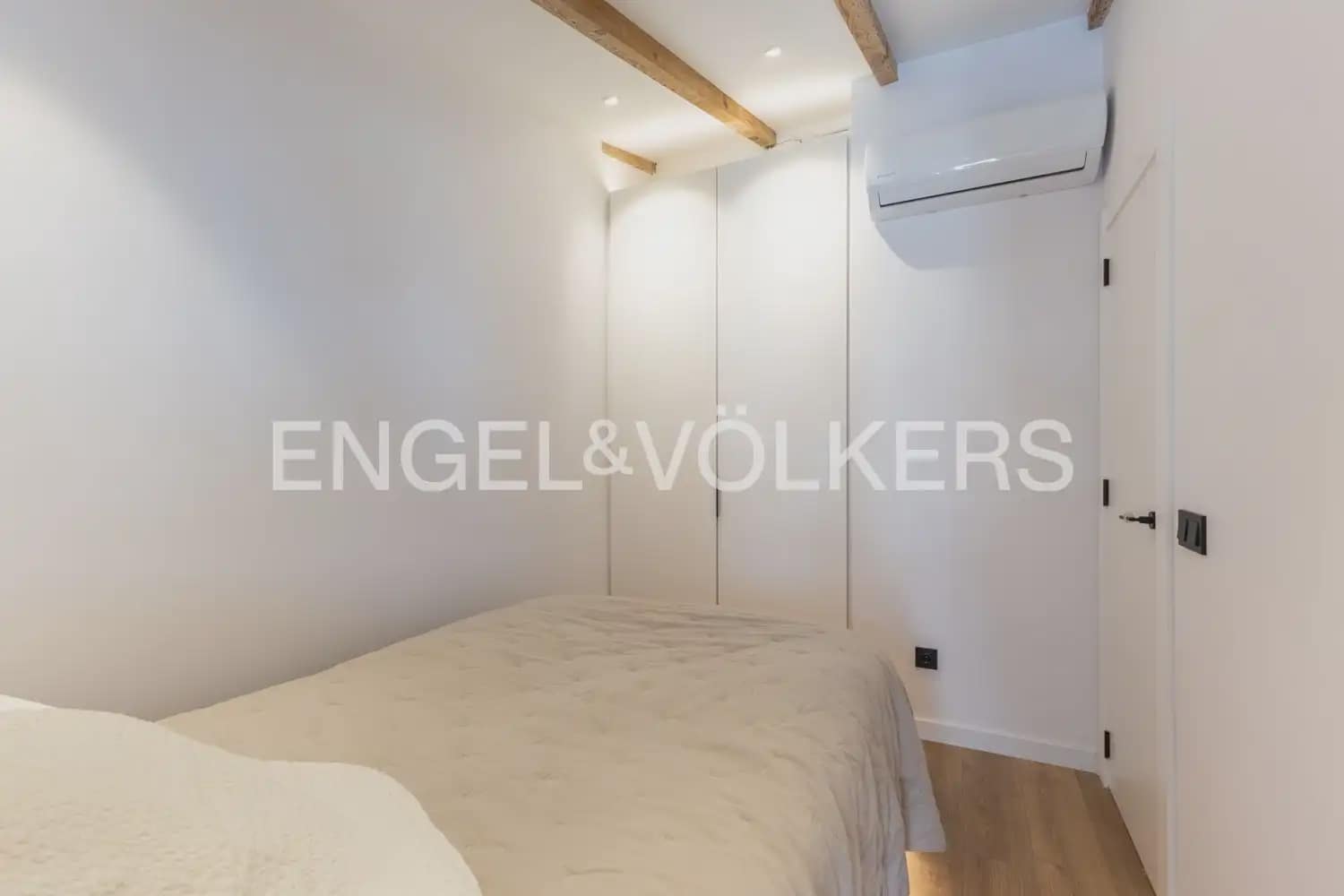 2 slaapkamer Flat te huur in Valencia stad - € 2.600 (Ref: 9897534)