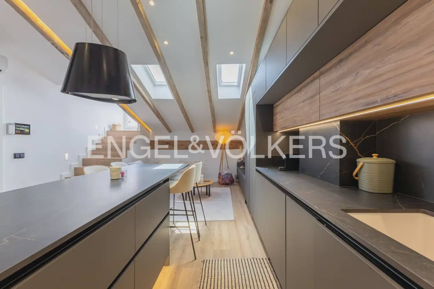 2 slaapkamer Flat te huur in Valencia stad - € 2.600 (Ref: 9897534)