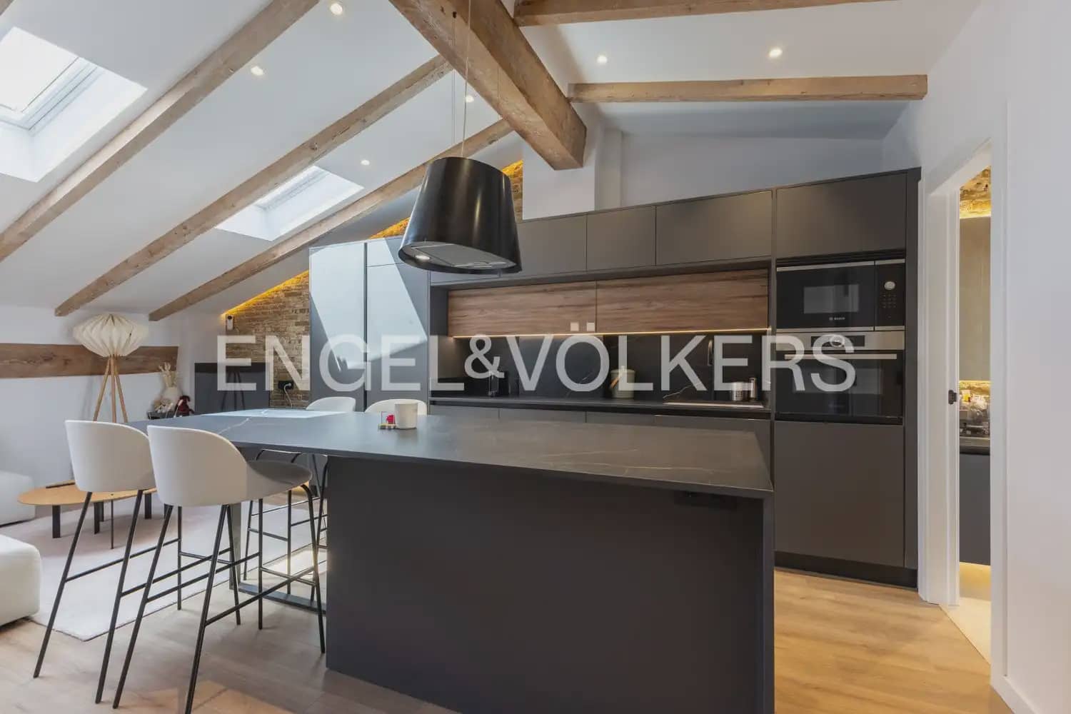 2 slaapkamer Flat te huur in Valencia stad - € 2.600 (Ref: 9897534)
