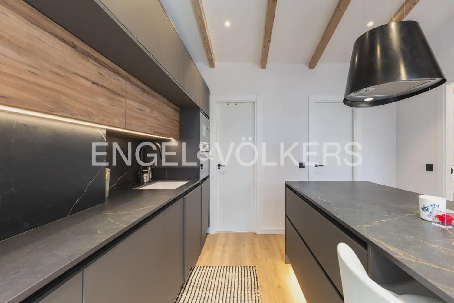 2 slaapkamer Flat te huur in Valencia stad - € 2.600 (Ref: 9897534)