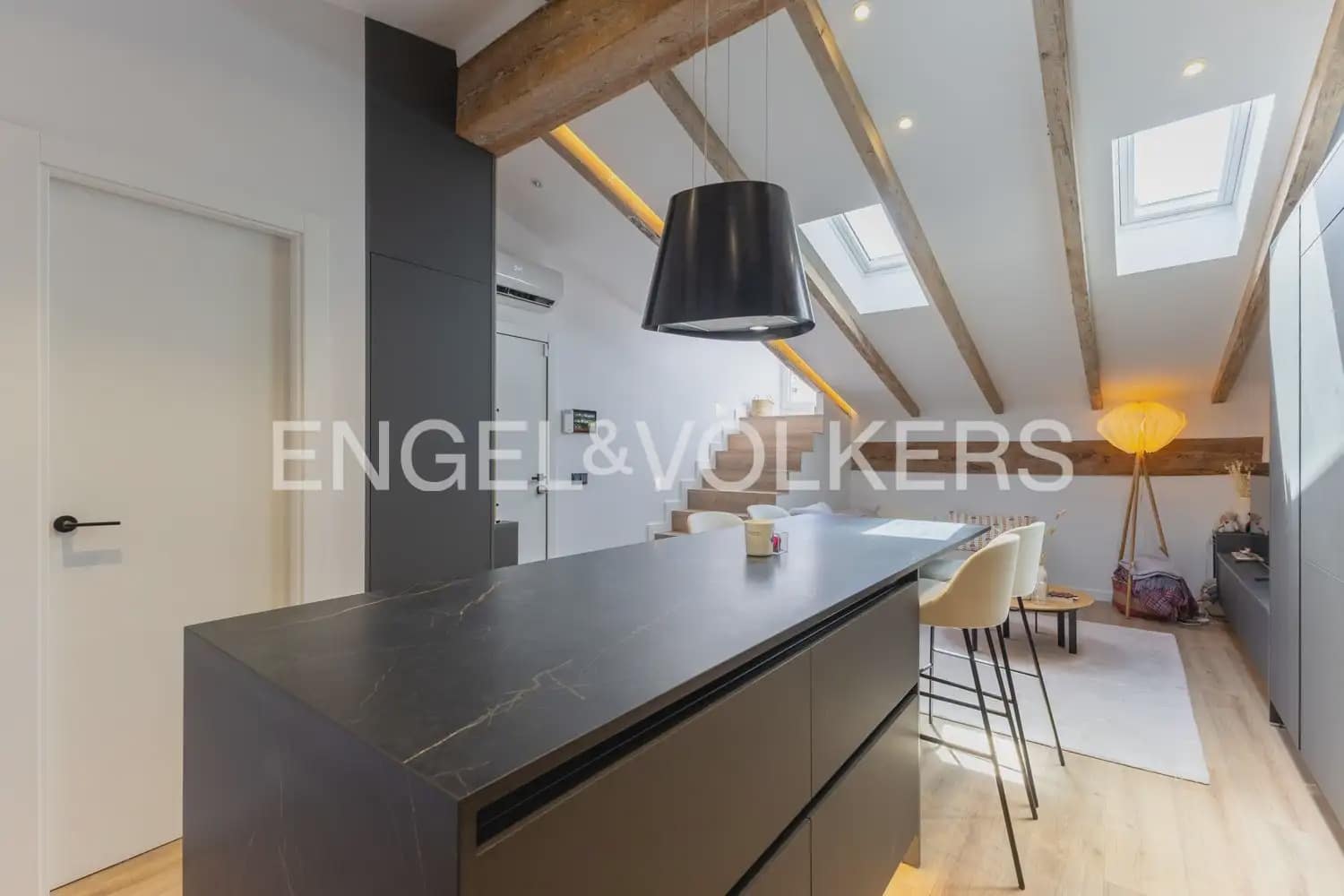 2 slaapkamer Flat te huur in Valencia stad - € 2.600 (Ref: 9897534)