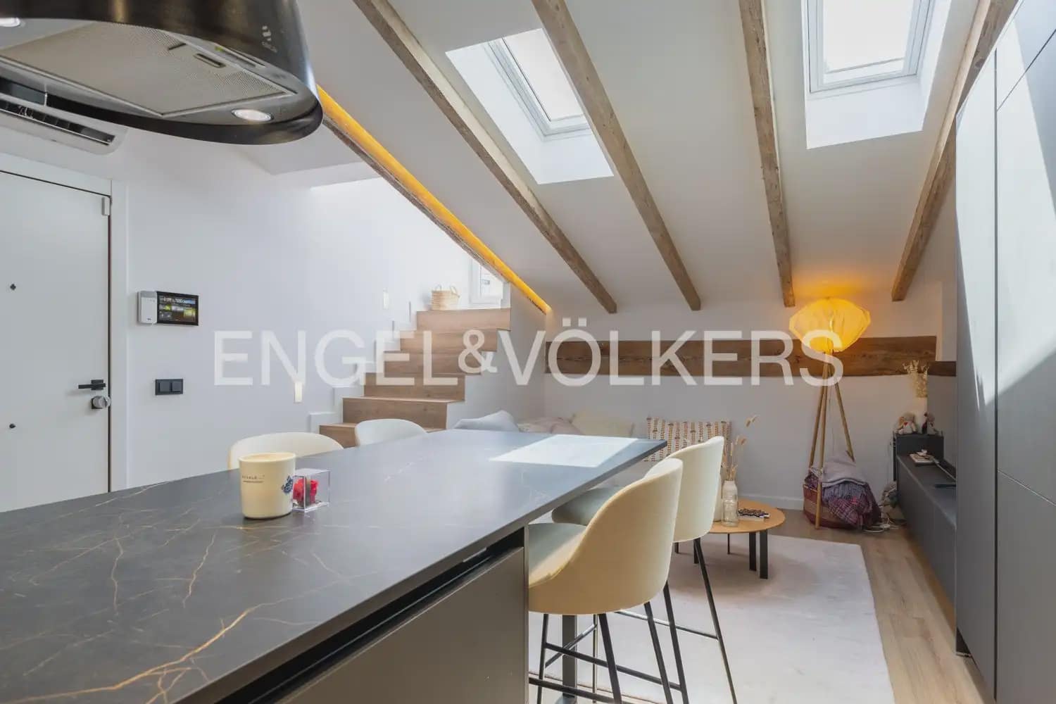 2 slaapkamer Flat te huur in Valencia stad - € 2.600 (Ref: 9897534)